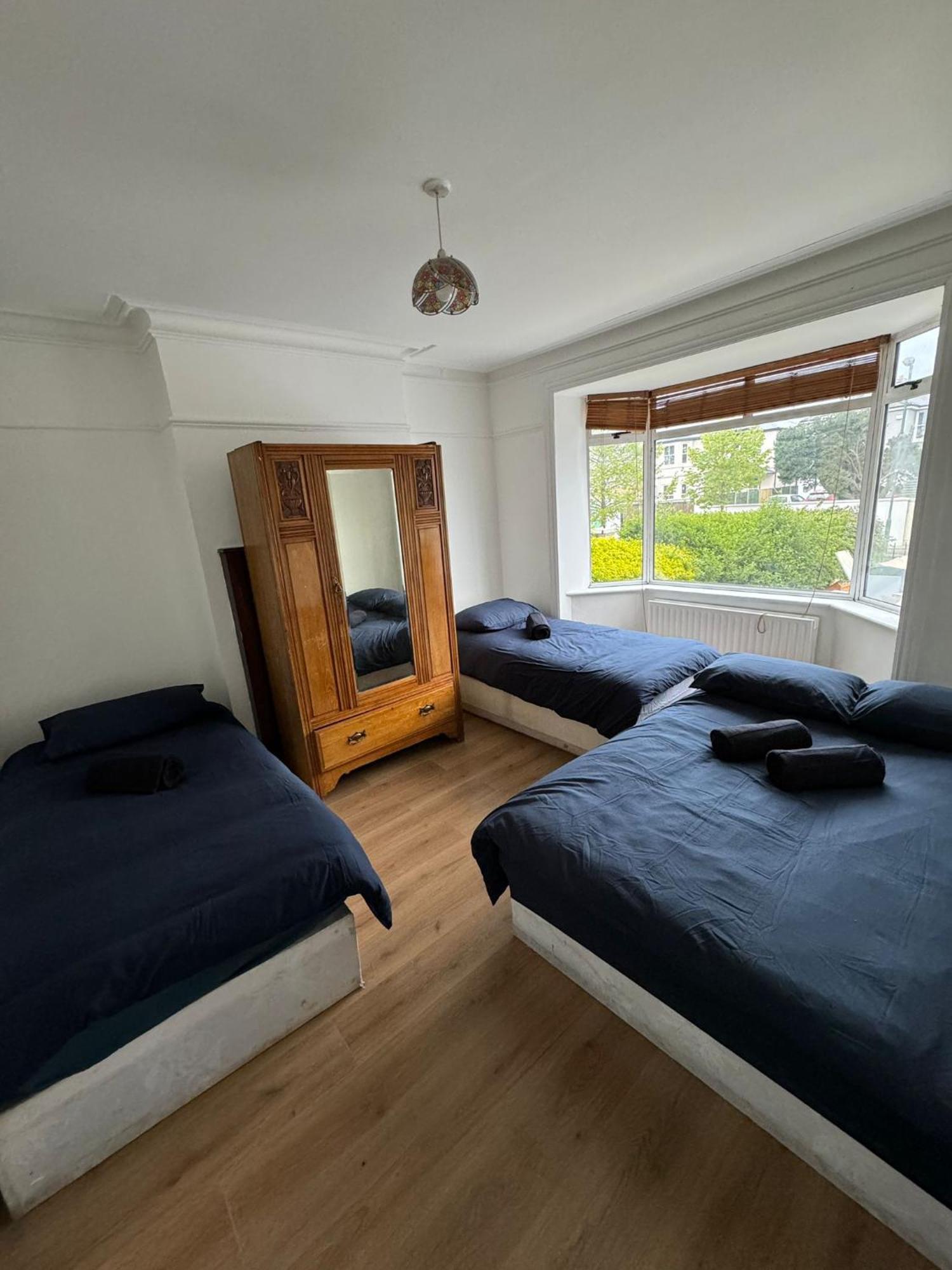 Big Family Room In Room At 2 Iveragh Rd-4 Dublin Exterior photo